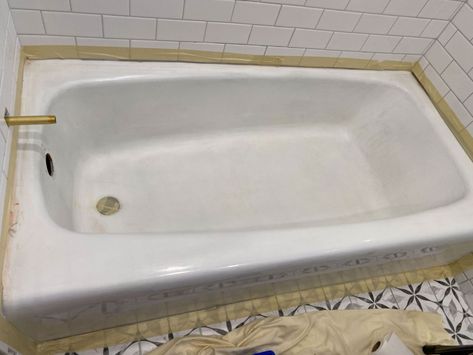 Cast Iron Tub Bathroom, Cast Iron Tub Refinish, Restore Cast Iron, Tub Paint, Tub Refinishing, Porcelain Tub, Old Bathtub, Tub Remodel, Cast Iron Bath