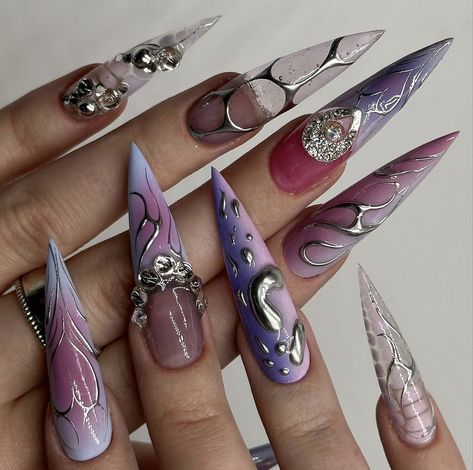 Ongles Goth, Acrylic Nails Chrome, Long Stiletto Nails, Chrome Nails Designs, Edgy Nails, Goth Nails, Grunge Nails, Stiletto Nails Designs, Bling Nails