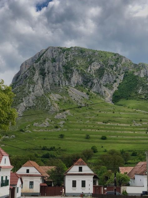 Carpathian Mountains Romania, Transylvania Romania Aesthetic, Romania Countryside, Romania Scenery, Transylvania Aesthetic, Hungary Nature, Romania Nature, Hungary Aesthetic, Aerys Targaryen