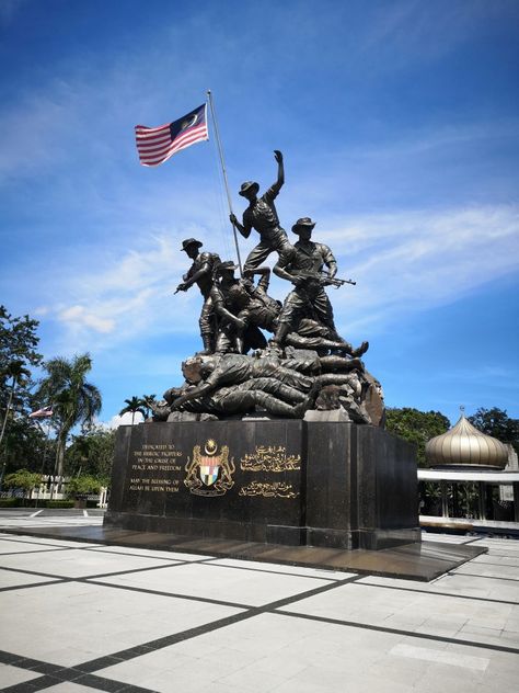 Tugu Negara Malaysia Art, Malaysia Art, Malaysian Culture, Culture Collage, Malaysia Culture, Malaysia Flag, Independence Day Poster, Kl Malaysia, Delivery Pictures