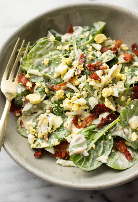 This spinach salad with bacon and eggs recipe is quick, really easy, and bursting with flavor! The creamy and tangy garlic dressing will become a new favorite in your home. Salad Recipes With Egg, Spinach Salad With Bacon, Spanish Salad, Soup And Salad Combo, Simple Spinach Salad, Easy Baked Chicken Breast, Garlic Dressing, Resep Salad, Spinach Salad Recipes