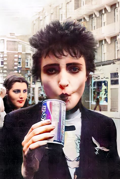 Siouxsie Sioux 80s, Cherrie Currie, Goth Culture, Alternative People, Goth Fits, Peter Murphy, Ian Curtis, 80s Goth, Siouxsie And The Banshees