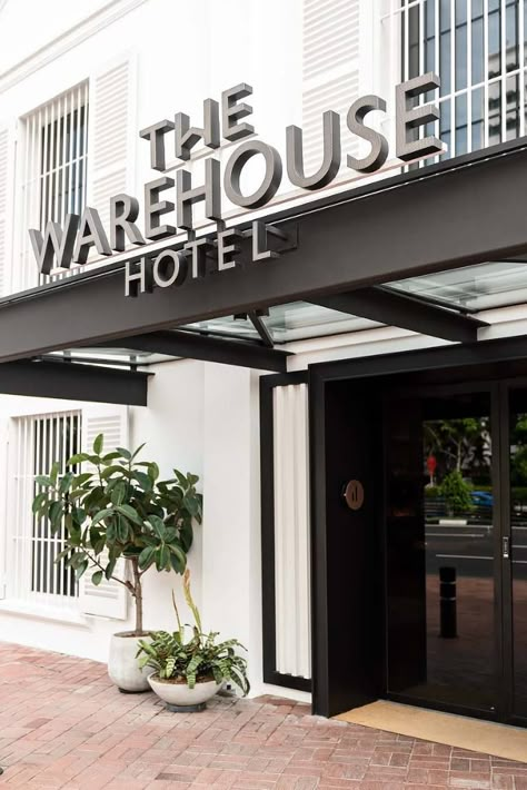 The Warehouse Hotel in Singapore: a beautiful boutique hotel with an industrial-chic atmosphere Entrance Signage, Hotel Signage, Architecture Restaurant, Hotel Facade, Bar Restaurant Design, Hotel Sign, Hotel Exterior, Design Café, Hotel Entrance