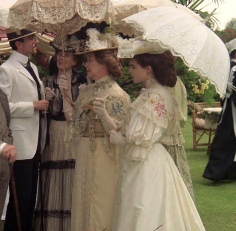 Merchant Ivory, 1900 Dress, Edwardian Aesthetic, Victorian Era Dresses, Edwardian Costumes, Garden Party Outfit, Historical Movies, A Room With A View, Best Costume