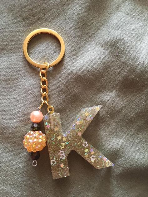 Letter K Resin Letter Keychain Ideas, Resin Art Keychain Letters, Epoxy Resin Letter Keychain, Resin Art Letter Keychain, Alphabet Resin Keychain, S Letter Images, Graphic Design Cards, Phone Wallpaper Pink, Letter K