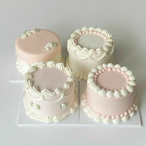 Bolo Vintage, Vintage Birthday Cakes, Korean Cake, Simple Cake Designs, Mini Cakes Birthday, Pretty Dessert, Cute Baking, Icing On The Cake, Simple Birthday Cake