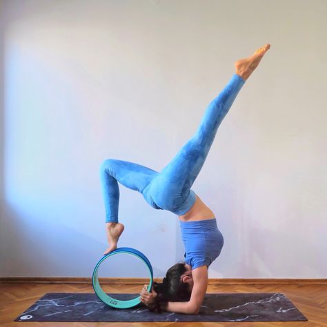 Yoga hwheel Wheel Pose Yoga, Wheel Yoga, Press Handstand, Couples Yoga Poses, Forearm Stand, Yoga Inversions, Yoga Handstand, Happy Saturday Everyone, Wheel Pose