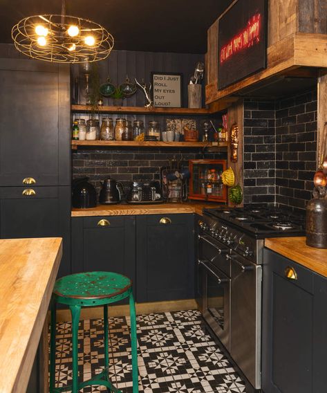 Black Kitchen Cabinets, Dark Kitchen, Brown Kitchens, Dark Kitchen Cabinets, Boho Kitchen, Black Kitchen, Black Kitchens, Kitchen Inspo, Kitchen Designs