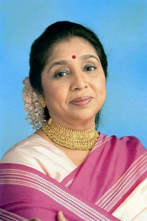 Asha Bhosle Kali Murti, Bollywood Singers, Indian Singers, Calming Pictures, Asha Bhosle, 8 September, Model Top, Retro Bollywood, Lata Mangeshkar