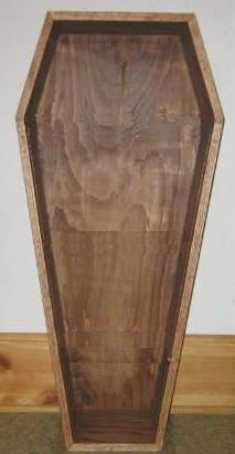 Free Coffin Plans - How to Build A Coffin - How to Build A Halloween Coffin Prop Coffin Shelf Diy Plans, Coffin Shelf Diy, Diy Coffin Shelf, Coffin Plans, Diy Coffin, Coffin Bookshelf, Wood Coffin, Wooden Coffin, Coffin Shelf