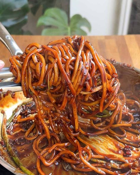 Easy Garlic Soy Noodles - im a foodie Asian Angel Hair Pasta Recipes, Sesame Soy Noodles, Honey Soy Noodles, Soy Sauce Pasta, Garlic Soy Noodles, Vietnamese Garlic Noodles Recipe, Asian Noodle Sauce, Asian Noodles Sauce, Soy Noodles