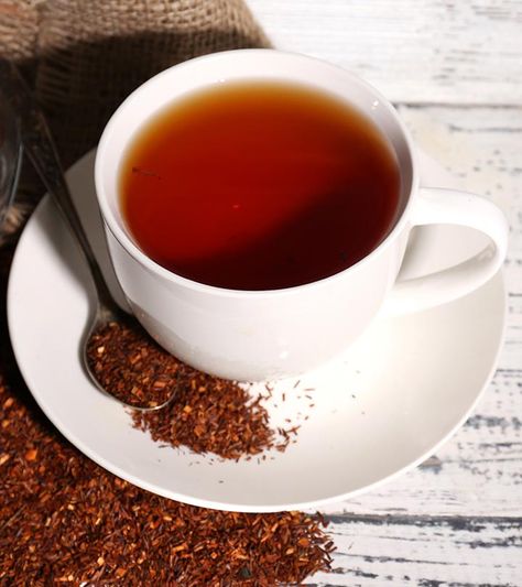 The growing popularity of rooibos tea is not just because of its taste! It also possess a number of health benefits. Look on to know more about this miraculous drink here Cranberry Tea Benefits, Rooibos Tea Benefits, Soap Aesthetic, Easy Detox Cleanse, Benefits Of Drinking Tea, Cranberry Tea, Different Teas, Health Benefits Of Tea, Detox Cleanse Drink