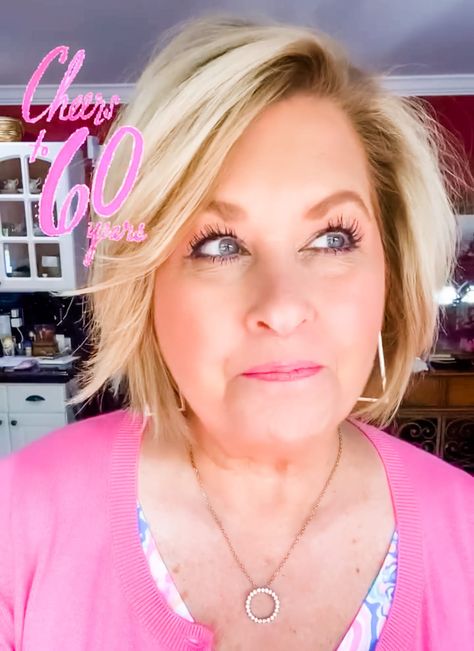 THIS IS WHAT 60 LOOKS LIKE - 50 IS NOT OLD Tania Stephens, 50s Womens Fashion, In My 40s, 50 Dress, Short Hairstyles Over 50, 50 Is Not Old, Old Hairstyles, Amazon Influencer, Chin Length Hair