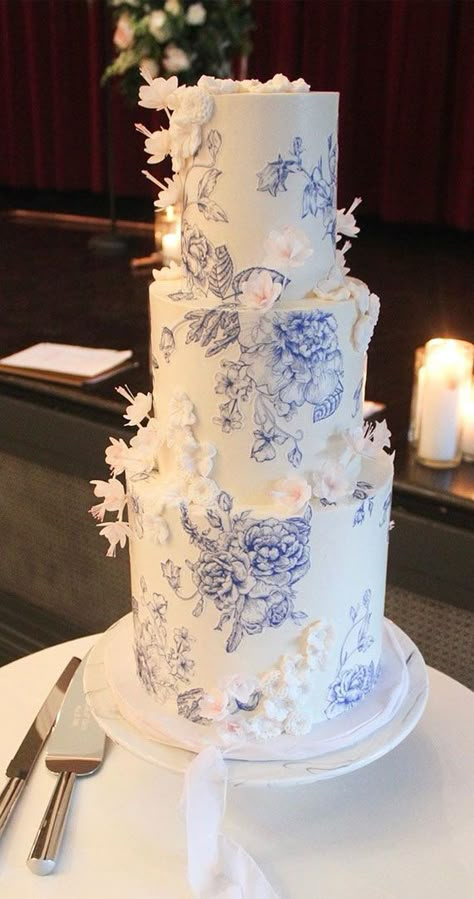 Wedding Cake Romantic, Wedding Cake Painting, Chinoiserie Wedding Cake, Blue And White Wedding Cake, Blue Spring Wedding, Chinoiserie Cake, Textured Wedding Cakes, Chinoiserie Wedding, Colorful Wedding Cakes