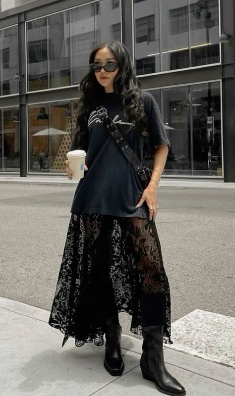 Black Lace Skirt, Maxi Lace Skirt, Looks Street Style, Mode Inspo, Edgy Outfits, Looks Style, Mode Inspiration, Style Blog, Hippie Style