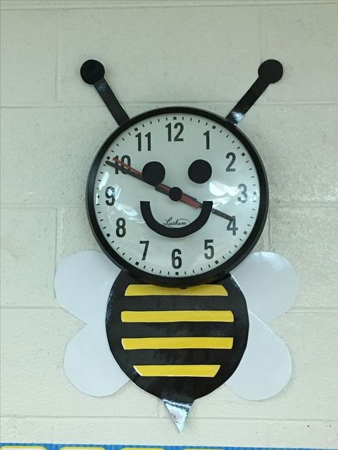 Pool Noodle Sunflowers, Bee Classroom Theme Bulletin Boards, Bee Birthday Board Classroom, Infant Room Daycare Theme, Beehive Classroom Theme, Bee Bulletin Board Ideas, Beehive Classroom, Daycare Room Decor, Bee Theme Bulletin Board