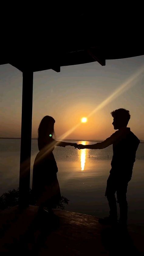 Couple Vedios, Beach Love Couple, Romantic Background, Romantic Videos, Views Video, Romantic Videos Couples, Couple In Love, Pictures Of Nature, Beautiful Views Video