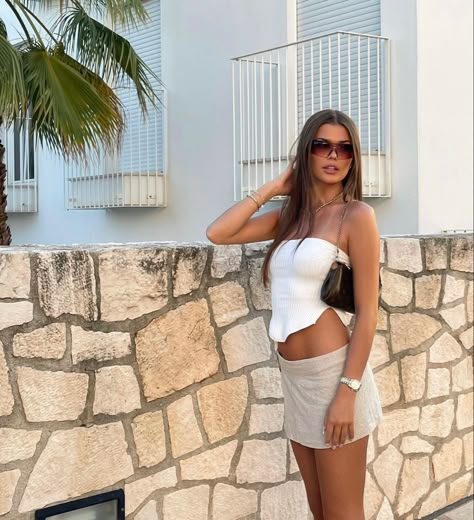 Tan Two Piece Outfit, Holiday Outfits Summer, Greece Outfit, Holiday Fits, Summer Holiday Outfits, Europe Outfits, Vacay Outfits, Outfit Inspo Summer, Summer Lookbook