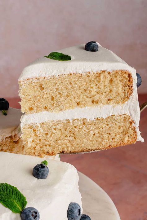 The Ultimate Vegan Vanilla Cake with a tender crumb, rich vegan buttercream frosting, and tons of pure vanilla flavor. Just 10 ingredients requires! Vegan Beef Stew, Cake Recipes Vegan, Vanilla Cake With Buttercream, Buttermilk Rusks, Raw Cookies, Vegan Buttercream Frosting, Vegan Vanilla Cake, Cake With Buttercream Frosting, Fruit Sweets