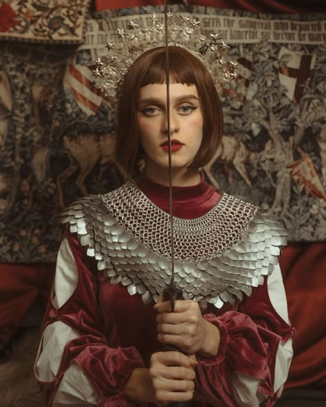 Joan Of Arc Cosplay, Princess Knight, Medieval Knight Aesthetic Woman, Joan Of Arc Aesthetic, Fantasy Joan Of Arc, Joan Of Arc Costume, Joan Of Arc Film, Saint Joan Of Arc, St Joan