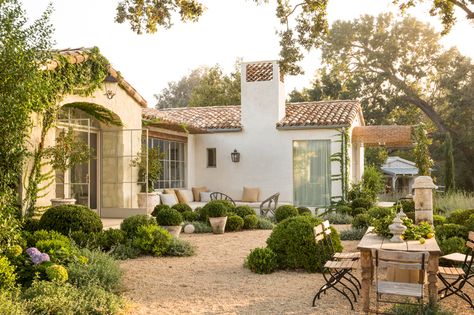 Voir le tout European Country Home, Patina Farm, Architectural Ideas, Mediterranean Architecture, Casa Country, Spanish Style Homes, Casa Exterior, Mediterranean Garden, Spanish House