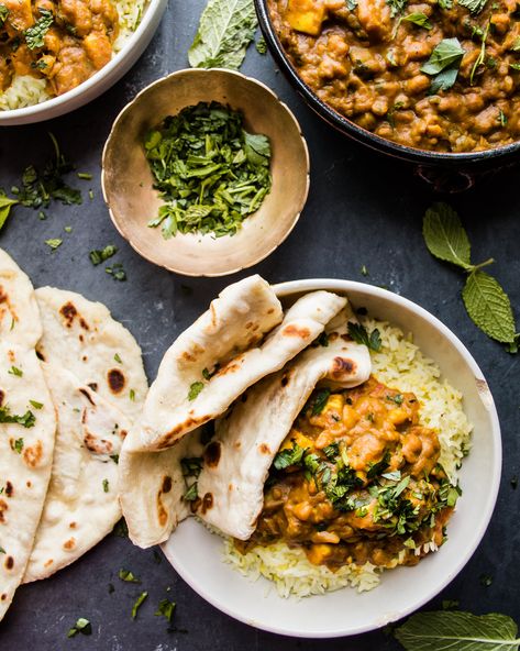 Breakfast Recipes Vegetarian, Naan And Curry, Paneer Curry, Potato Chickpea, Chickpea Coconut Curry, Saffron Rice, Twisted Recipes, Potato Curry, Vegan Living