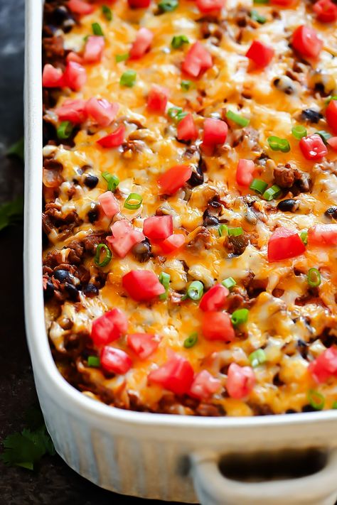 Mexican Lasagna Mexican Lasagna Recipes, Main Entree Recipes, Steak Casserole, Seasoned Ground Beef, Chicken Fajita Pasta, Hamburger Dishes, Mexican Lasagna, Beef Lasagna, Mexican Beef