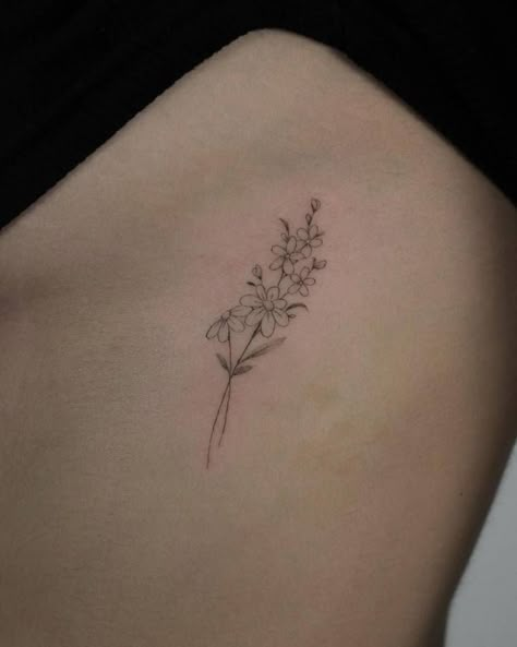 Daisy Tattoo Side Rib, Daisy Dainty Tattoo, Daisy Side Tattoo, Fine Line Forget Me Not Flower, Daisy Behind Ear Tattoo, Daisy Collar Bone Tattoo, Singular Flower Tattoo, Dainty Daisy Tattoo Simple, Fine Line Forget Me Not Tattoo