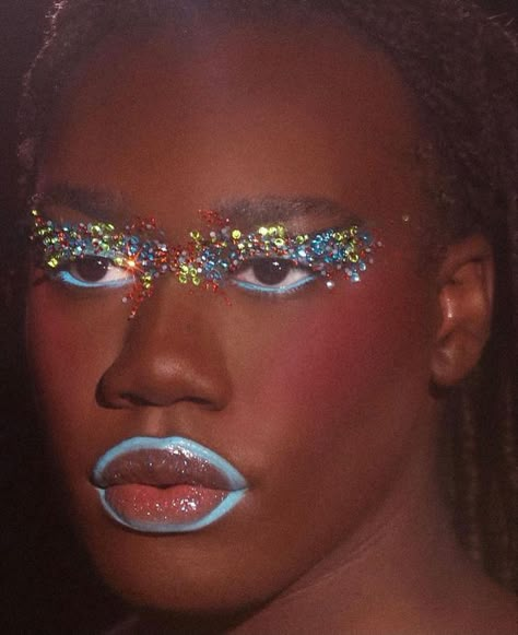 Glitter Editorial Makeup, Maximalist Makeup, Painted Makeup, Runway Makeup Looks, Disco Makeup, Makeup Collage, Futuristic Makeup, Alien Makeup, Make Carnaval