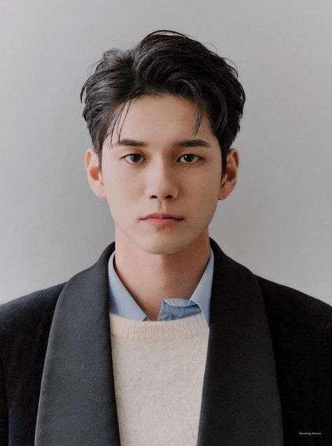 46 Stunning Hairstyles For Men To Look Like A Real Gentleman Korean Short Hair Side Part, Korean Haircut Side Part, Professional Male Haircut, Male Side Part Hairstyles, Off Center Part Hairstyles Men, Center Part Mens Hairstyles, Korean Side Part Hair Men, Shaved Sides Hairstyles Men, Side Part Undercut Men