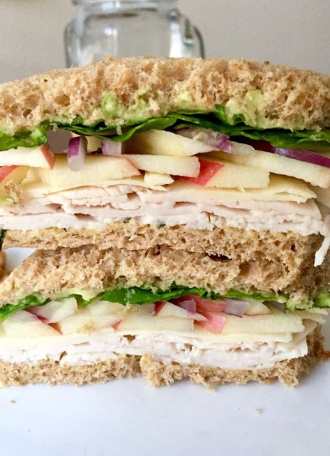 Cheddar Sandwich, Turkey Apple, Cold Sandwich Recipes, Cold Sandwiches, Food Sandwiches, Sandwich Ideas, Thanksgiving Leftovers, Apple White, Sandwiches For Lunch