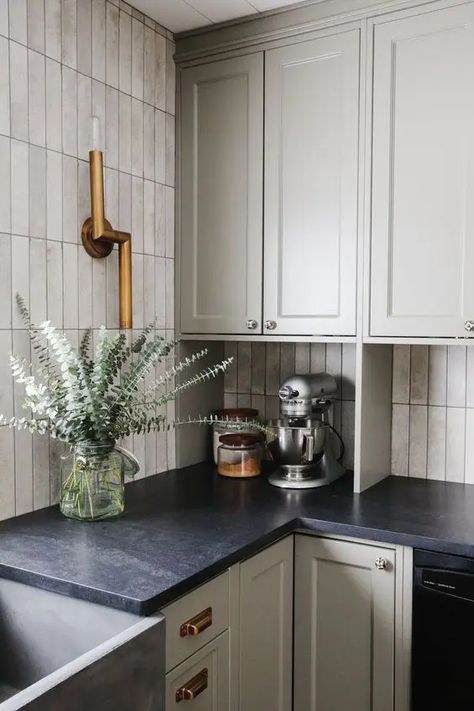 a dove grey shaker style kitchen with a skinny tile backsplash, black soapstone countertops and brass fixtures Zellige Tile Kitchen Black Countertop, Small Mid Century Kitchen, Colors For Small Kitchen, Kitchen Gray Countertops, Farmer Kitchen, Kitchen Black Counter, Black Kitchen Countertops, Century Farmhouse, Black Countertops