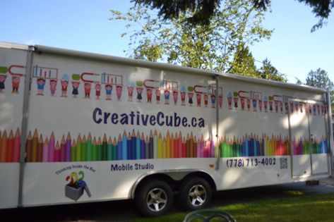 Creative Cube rolls up to the front of your home and hosts a great birthday party for your kids! Kids Party Bus, Party Bus Ideas, Margarita Truck, Mobile Art Studio, Party Trailer, Shop On Wheels, Bus Business, Traveling Art, Mobiles For Kids