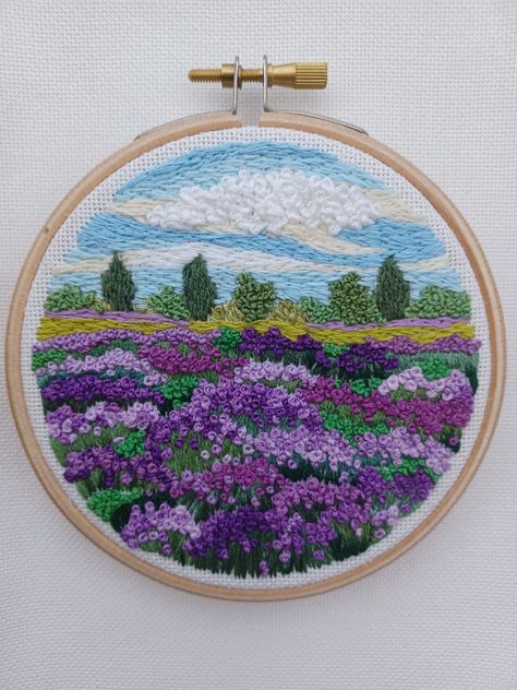 Embroidery Flower Field, Lavender Field Embroidery, Embroidery Field Of Flowers, Flower Field Embroidery, Embroidery Landscape Pattern, Landscape Embroidery Ideas, Embroidery Landscape Easy, Embroidery Inspiration Flowers, Embroidery Field