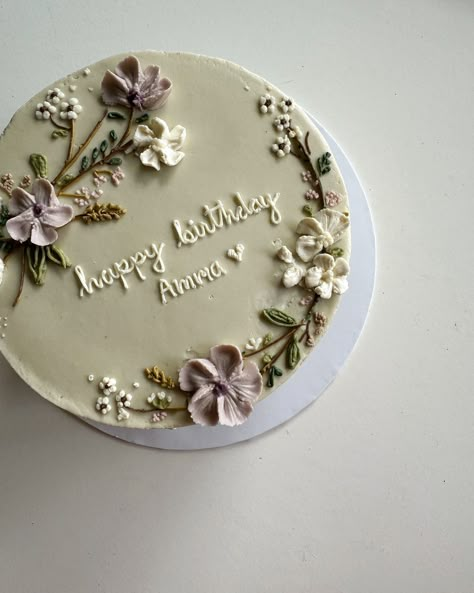 Can’t help but adore floral cakes 🌸🫶🏻 #cakestagram #cakesoffacebook #aesthetic #floralcakes #cakeart #feed #explorepage #spreadlove Pastel Floral Cake Birthday, Birthday Cake Ideas With Flowers, Floral Cake Ideas Birthday, Happy Birthday Cakes For Women Elegant, Floral Decorated Cake, 30th Birthday Cake Simple, 20 Years Cake Ideas, 30th Birthday Sheet Cake, Cake For 80th Birthday Women