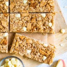 These apple granola bars are the perfect fall snack with dried apple chunks, white chocolate chips and cinnamon. They're both chewy and crispy at the same time and so delicious. #apple #granolabars #whitechocolate #eatingbirdfood #healthy #snack Apple Granola Bars, Cinnamon Snack, Apple Granola, Bird Food Recipes, Rice Crisps, Eating Bird Food, Healthy Nutrition Plan, How To Be Healthy, Fall Snacks