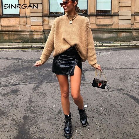 Black Leather Mini Skirt Outfit, Leather Skirt Outfit Winter, Black Leather Skirt Outfit, Leather Mini Skirt Outfit, Mini Skirt Outfit Winter, Black Mini Skirt Outfit, Look Kylie Jenner, Skirt Outfit Fall, Black Skirt Outfits