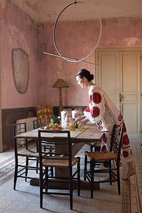 Tuscan Dining Room, Marie Olsson Nylander, Cabin By The Sea, Cosy Interior, Rough Luxe, Distressed Walls, Italian Interior Design, Italian Interior, House In Nature