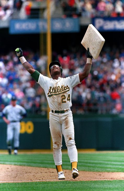 Rare Sports Photos, Aesthetic Baseball Wallpaper, Iconic Sports Photos, Ricky Henderson, Baseball Wallpapers, Baseball Aesthetic, Mlb Baseball Players, Famous Baseball Players, Baseball Images