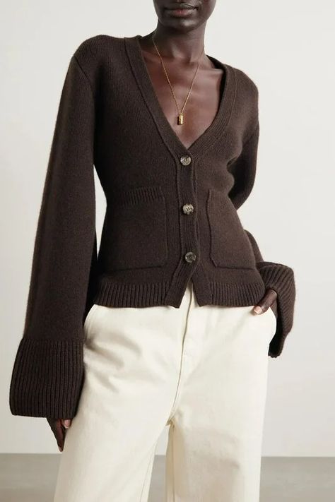 Look 2023, Fall Forward, Brown Outfit, Cardigan Outfits, Cashmere Cardigan, Winter 2022, Mode Inspiration, Work Outfits, Chocolate Brown