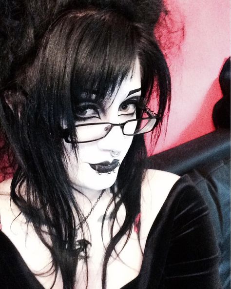 Did you know that wearing glasses instantly raises your IQ by 20 points and makes you good at computers? 🤓👍🏻 #iactuallywearglasses #goth… Goths With Glasses, Goth Glasses Frames, Goth Makeup With Glasses, Alt Glasses, Goth With Glasses, Goth Glasses, Goth Pics, Gothic Glasses, Goth Hairstyles