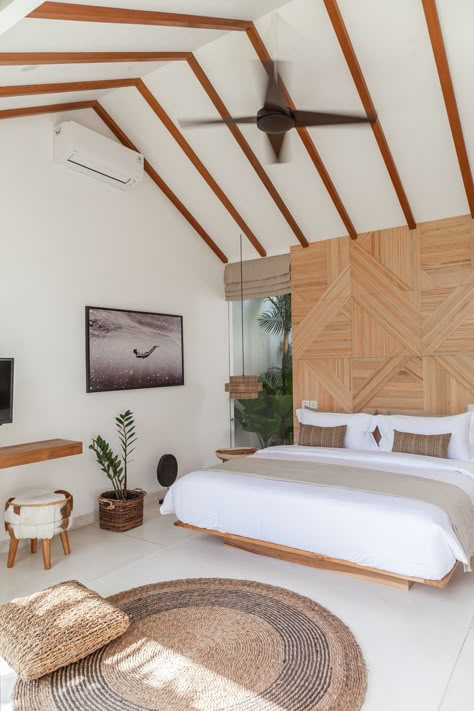 Bali Bedroom Ideas, Bali Hotel Room, Tropical Modern Bedroom, Bali Style Bedroom, Modern Tropical Bedroom, Modern Beach House Interior, Bali Home Decor, Bali Bedroom, Boutique Hotel Bedroom