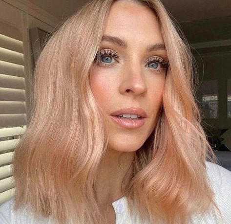 Peach Hair Pastel, Apricot Blonde Hair Balayage, Peach Blonde Balayage, Blonde Peach Hair, Peachy Copper Hair, Golden Peach Hair, Copper Peach Blonde Hair, Beige Pink Hair, Peachy Blonde Hair