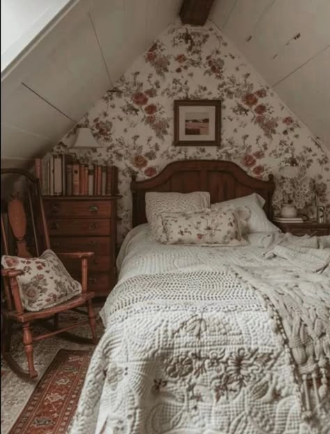 Cozy Houses, Ideal Bedroom, Attic Bedrooms, Lily Evans, Cottage Bedroom, Attic Bedroom, Dream House Rooms, Vintage Room, Dream Room Inspiration