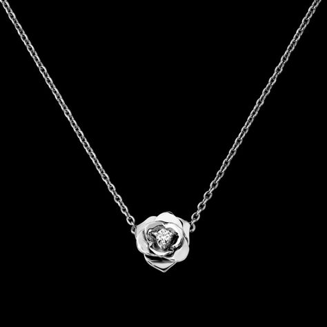 Luxury White Gold Jewelry, Piaget Rose Necklace, Piaget Rose, Luxury Jewelry Store, Rose Pendant Necklace, Gold Jewelry Outfits, Modern Gold Jewelry, Real Gold Jewelry, White Gold Pendant