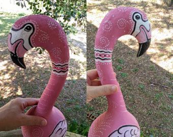 swan neck goose gourd painted like a flamingo Chicken Gourds, Gourd Bird Houses, Gourds Diy, Gourd Painting, Birdhouse Gourds, Flamingo Craft, Swan Painting, Gorgeous Gourds, Bottle Gourd