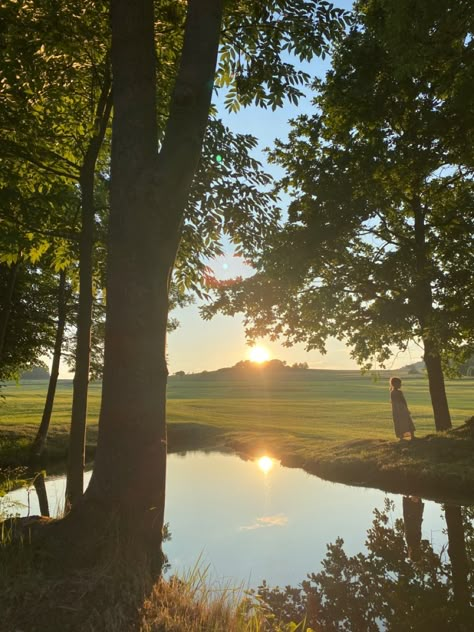 #sunset #sonnenuntergang #germany #village #countryside #lake #trees #deutschland #dorf German Countryside Aesthetic, Germany Countryside, Germany Village, Deutschland Aesthetic, Dream Neighborhood, German Countryside, Setting Aesthetic, Artists Way, Game Area