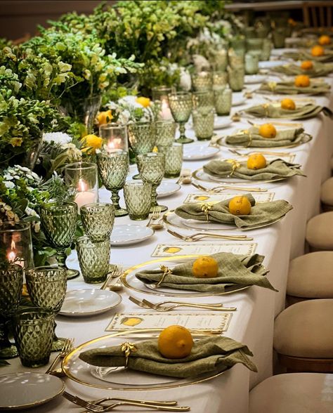 Mallorca Party, Italy Party, Yellow Inspiration, Dinner Party Table Settings, Italian Dinner Party, Lemon Theme, Italian Theme, Beautiful Dinner, Green Themed Wedding