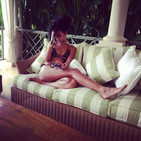 Rihanna Love, Rihanna Photos, We Found Love, Bad Gal, Rihanna Fenty, Only Girl, Old Pictures, Rihanna, Toddler Bed