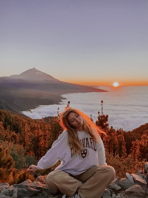 Tenerife, Teide, Canary islands, Instagram, trend, aesthetic, photography, smile, cute, trevel, outfit, inspiration Tenerife Instagram Pictures, Tenerife Outfits, Tenerife Photo Ideas, Tenerife Outfit Ideas, Tenerife Aesthetic, Van Outfits, Smile Aesthetic, Sea Pics, Pics Ideas